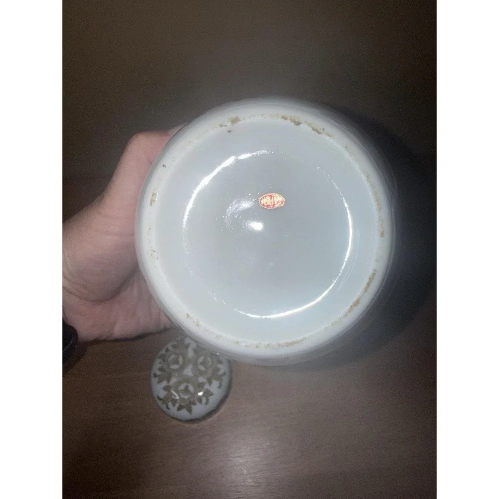 Vintage White Porcelain Ginger Jar Tan Gold Floral Chinoiserie Vase w/ Lid 5.5